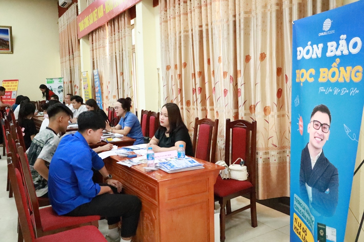 Hơn 100 đoàn viên thanh niên xã đảo Minh Châu được tư vấn, hướng nghiệp- Ảnh 7.