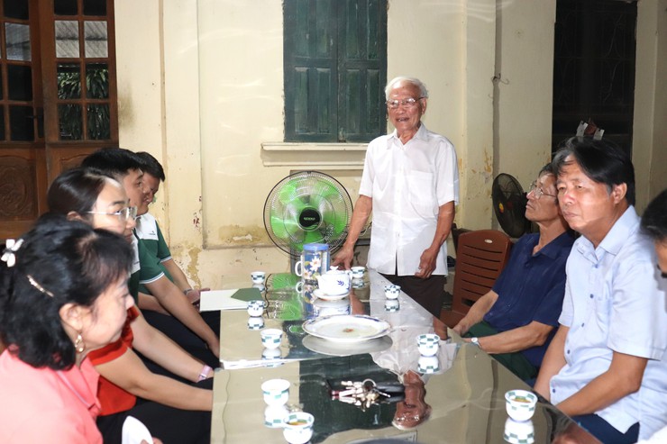 Tri ân người có công: MTTQ xã Bát Tràng và Ngân hàng Vietcombank tặng quà các đồng chí thương binh, bệnh binh và thân nhân Liệt sỹ xã Bát Tràng nhân dịp 27/7/2025- Ảnh 6.