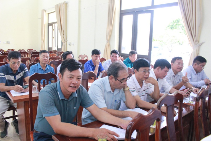 Hội nghị triển khai công tác phòng chống thiên tai và tìm kiếm cứu nạn năm 2025; Phương án chuẩn bị ứng phó với bão số 3 WIPHA; Giao ban với các ông bà trưởng thôn trên địa bàn xã- Ảnh 1.