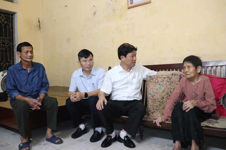 Lãnh đạo xã Thuận An thăm, tặng quà thương bệnh binh, gia đình chính sách nhân dịp kỷ niệm 78 năm Ngày Thương binh Liệt sỹ (27/7/1947- 27/7/2025)- Ảnh 3.