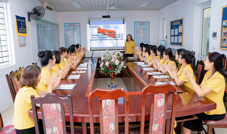 TRƯỜNG MẦM NON HOA MAI TÍCH CỰC TRIỂN KHAI CUỘC THI 
“TÌM HIỂU PHÁP LUẬT VỀ TRẬT TỰ AN TOÀN GIAO THÔNG” VÀ
 “ 80 NĂM TRUYỀN THỐNG LỰC LƯỢNG CẢNH SÁT GIAO THÔNG”
- Ảnh 1.