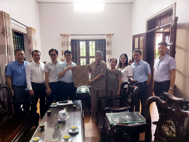 Lãnh đạo xã Thuận An thăm, tặng quà thương bệnh binh, gia đình chính sách nhân dịp kỷ niệm 78 năm Ngày Thương binh Liệt sỹ (27/7/1947- 27/7/2025)- Ảnh 8.