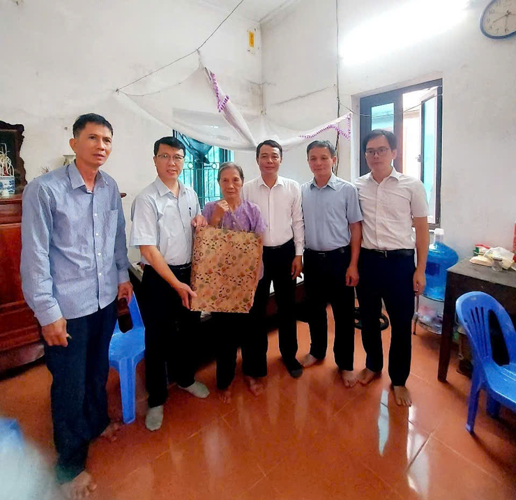 Lãnh đạo xã Thuận An thăm, tặng quà thương bệnh binh, gia đình chính sách nhân dịp kỷ niệm 78 năm Ngày Thương binh Liệt sỹ (27/7/1947- 27/7/2025)- Ảnh 9.