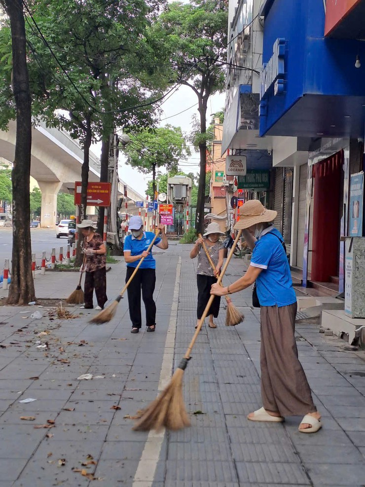 Phường Phú Diễn ra quân tổng vệ sinh môi trường, làm sạch không gian sống- Ảnh 10.