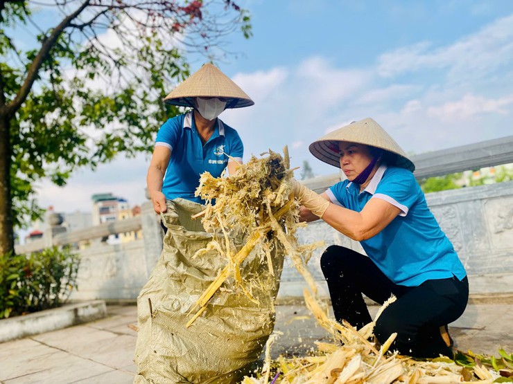 Phường Phú Diễn ra quân tổng vệ sinh môi trường, làm sạch không gian sống- Ảnh 7.
