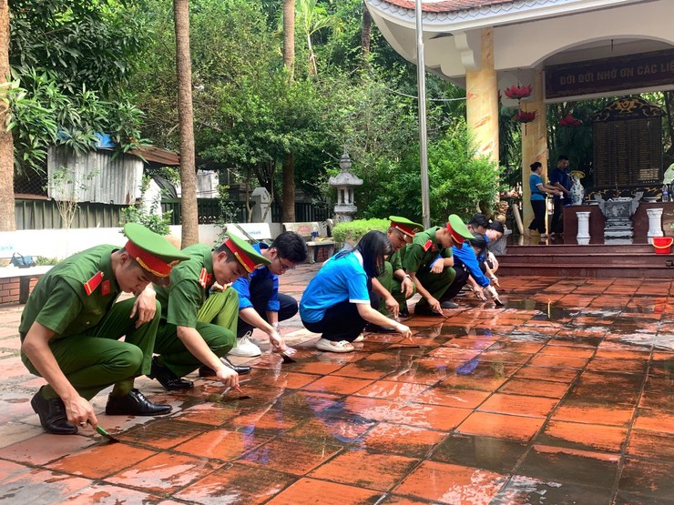 TUỔI TRẺ PHƯỜNG LÁNG RA QUÂN “NGÀY CHỦ NHẬT XANH” LẦN THỨ IV NĂM 2025 – HOẠT ĐỘNG TRI ÂN NHÂN KỶ NIỆM 78 NĂM NGÀY THƯƠNG BINH LIỆT SĨ- Ảnh 2.