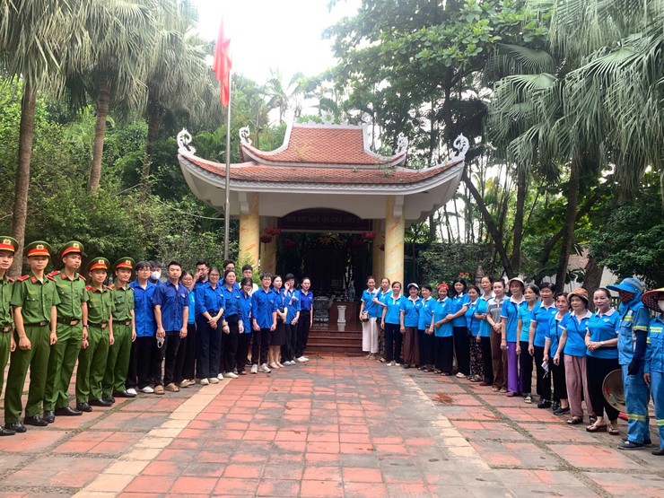 TUỔI TRẺ PHƯỜNG LÁNG RA QUÂN “NGÀY CHỦ NHẬT XANH” LẦN THỨ IV NĂM 2025 – HOẠT ĐỘNG TRI ÂN NHÂN KỶ NIỆM 78 NĂM NGÀY THƯƠNG BINH LIỆT SĨ- Ảnh 3.