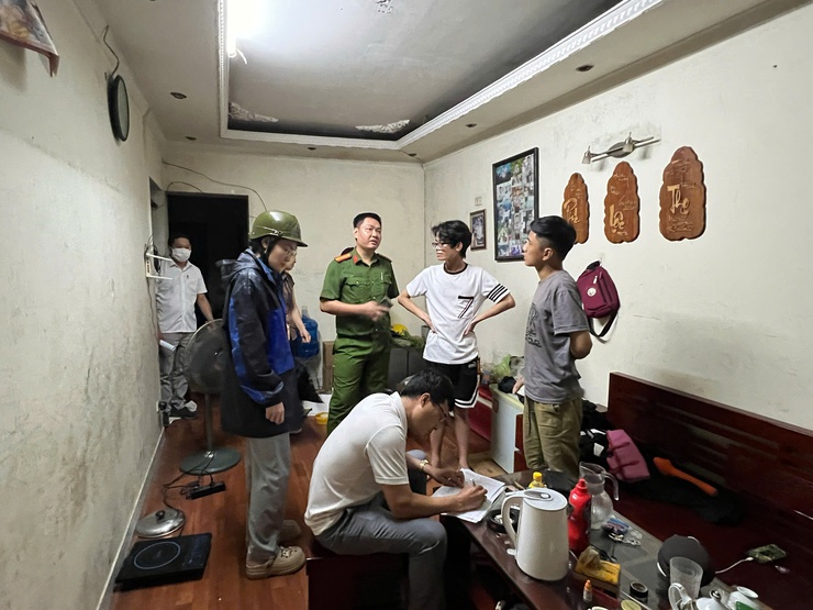 Phường Giảng Võ: Tuyên tuyền vận động người dân di dời khỏi nhà nguy hiểm G6a- Ảnh 3.