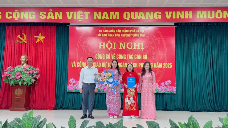 Hội nghị Công bố về công tác cán bộ và công bố dự toán ngân sách phường Tương Mai năm 2025
- Ảnh 5.