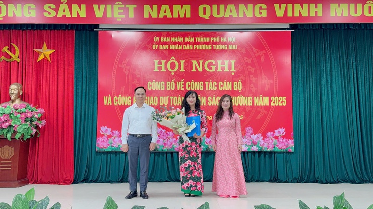 Hội nghị Công bố về công tác cán bộ và công bố dự toán ngân sách phường Tương Mai năm 2025
- Ảnh 7.