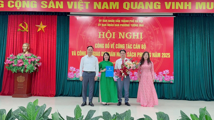 Hội nghị Công bố về công tác cán bộ và công bố dự toán ngân sách phường Tương Mai năm 2025
- Ảnh 9.