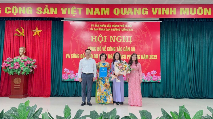 Hội nghị Công bố về công tác cán bộ và công bố dự toán ngân sách phường Tương Mai năm 2025
- Ảnh 11.