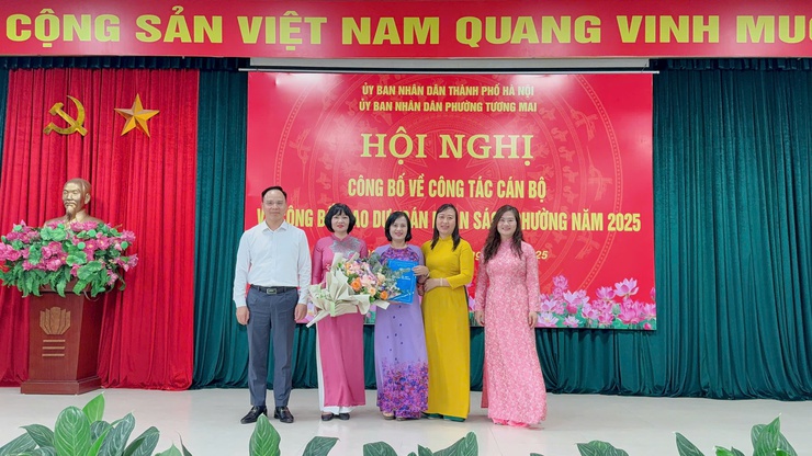 Hội nghị Công bố về công tác cán bộ và công bố dự toán ngân sách phường Tương Mai năm 2025
- Ảnh 14.