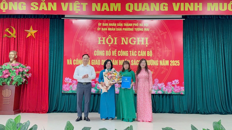 Hội nghị Công bố về công tác cán bộ và công bố dự toán ngân sách phường Tương Mai năm 2025
- Ảnh 17.