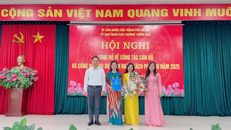 Hội nghị Công bố về công tác cán bộ và công bố dự toán ngân sách phường Tương Mai năm 2025
- Ảnh 19.