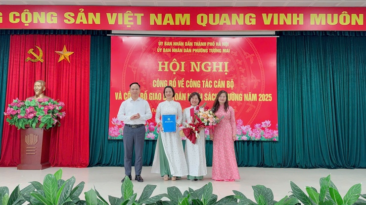 Hội nghị Công bố về công tác cán bộ và công bố dự toán ngân sách phường Tương Mai năm 2025
- Ảnh 20.