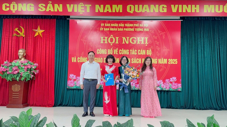 Hội nghị Công bố về công tác cán bộ và công bố dự toán ngân sách phường Tương Mai năm 2025
- Ảnh 21.