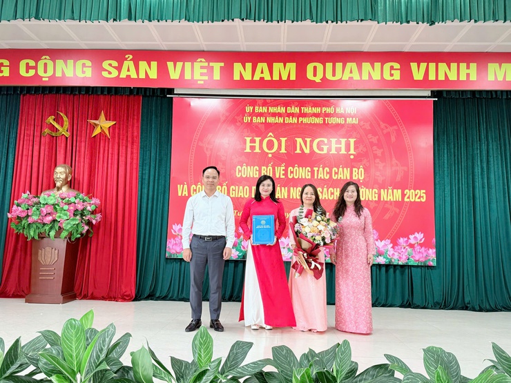 Hội nghị Công bố về công tác cán bộ và công bố dự toán ngân sách phường Tương Mai năm 2025
- Ảnh 23.