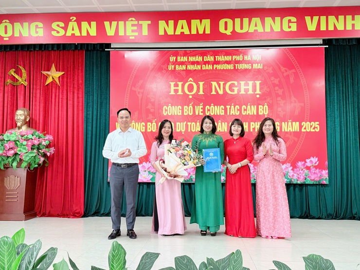 Hội nghị Công bố về công tác cán bộ và công bố dự toán ngân sách phường Tương Mai năm 2025
- Ảnh 26.