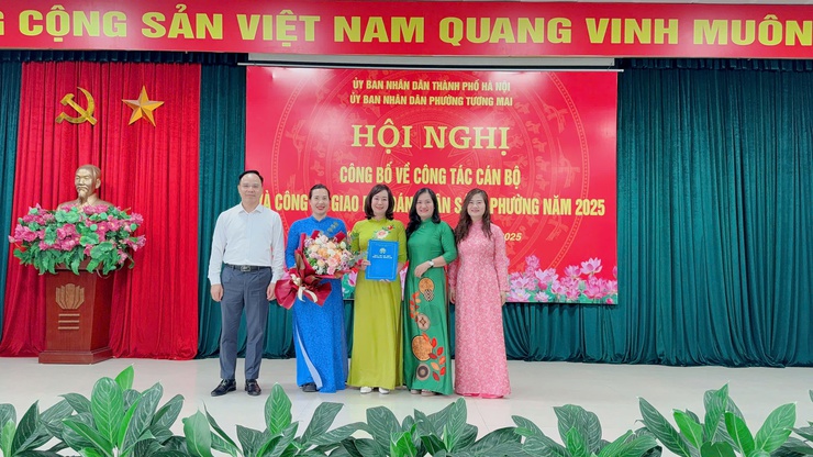 Hội nghị Công bố về công tác cán bộ và công bố dự toán ngân sách phường Tương Mai năm 2025
- Ảnh 28.