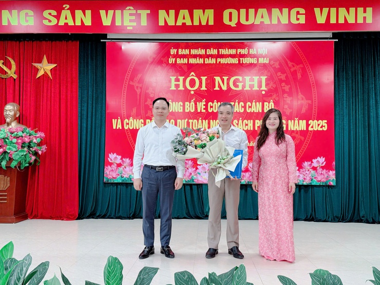 Hội nghị Công bố về công tác cán bộ và công bố dự toán ngân sách phường Tương Mai năm 2025
- Ảnh 2.