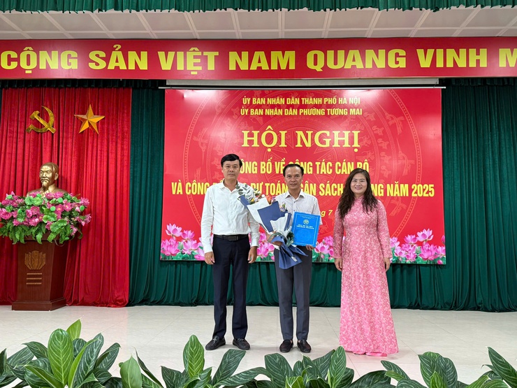 Hội nghị Công bố về công tác cán bộ và công bố dự toán ngân sách phường Tương Mai năm 2025
- Ảnh 30.