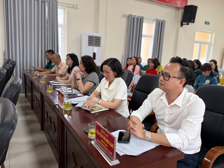Hội nghị Công bố về công tác cán bộ và công bố dự toán ngân sách phường Tương Mai năm 2025
- Ảnh 31.