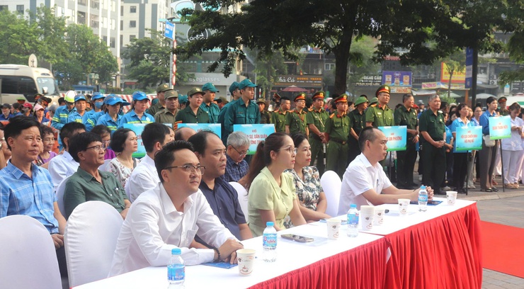 Phường Vĩnh Tuy: Tổ chức Đợt cao điểm ra quân TTĐT, TTATGT, TTCC, VSMT nhân dịp kỷ niệm 80 năm Cách mạng tháng Tám và Quốc khánh 2/9- Ảnh 6.