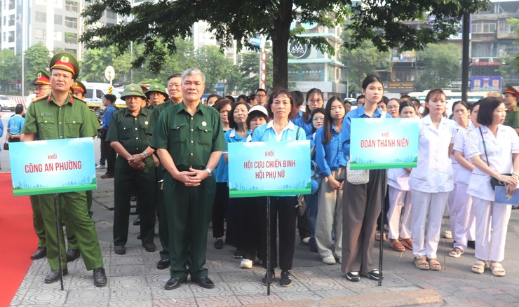 Phường Vĩnh Tuy: Tổ chức Đợt cao điểm ra quân TTĐT, TTATGT, TTCC, VSMT nhân dịp kỷ niệm 80 năm Cách mạng tháng Tám và Quốc khánh 2/9- Ảnh 1.