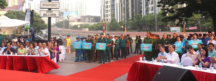 Phường Vĩnh Tuy: Tổ chức Đợt cao điểm ra quân TTĐT, TTATGT, TTCC, VSMT nhân dịp kỷ niệm 80 năm Cách mạng tháng Tám và Quốc khánh 2/9- Ảnh 2.