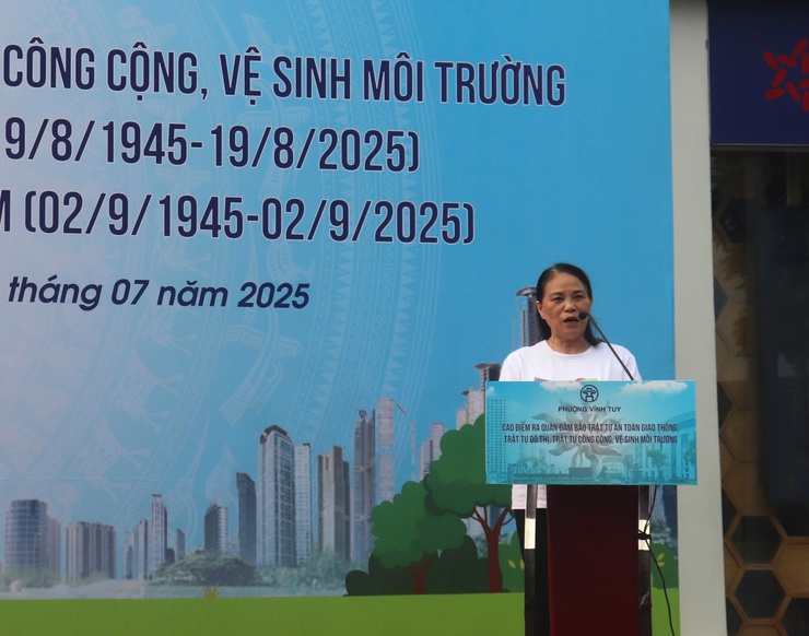 Phường Vĩnh Tuy: Tổ chức Đợt cao điểm ra quân TTĐT, TTATGT, TTCC, VSMT nhân dịp kỷ niệm 80 năm Cách mạng tháng Tám và Quốc khánh 2/9- Ảnh 4.