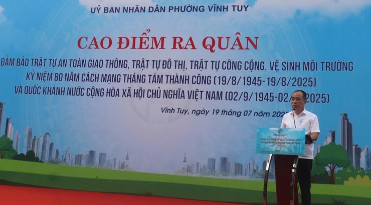 Phường Vĩnh Tuy: Tổ chức Đợt cao điểm ra quân TTĐT, TTATGT, TTCC, VSMT nhân dịp kỷ niệm 80 năm Cách mạng tháng Tám và Quốc khánh 2/9- Ảnh 3.
