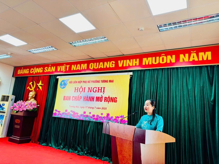Hội Liên hiệp Phụ nữ Phường Tương Mai đã tổ chức hội nghị Ban Chấp hành mở rộng công bố các quyết định về công tác cán bộ và triển khai phương hướng nhiệm vụ trọng tâm 6 tháng cuối năm 2025.- Ảnh 1.