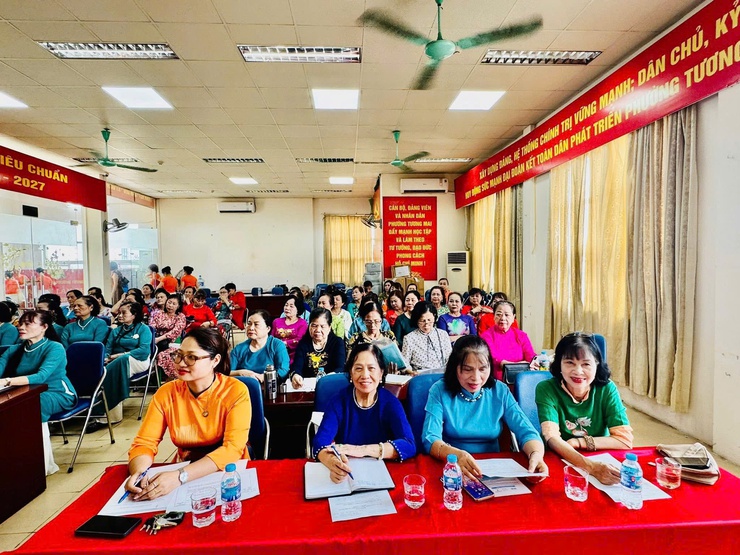 Hội Liên hiệp Phụ nữ Phường Tương Mai đã tổ chức hội nghị Ban Chấp hành mở rộng công bố các quyết định về công tác cán bộ và triển khai phương hướng nhiệm vụ trọng tâm 6 tháng cuối năm 2025.- Ảnh 7.