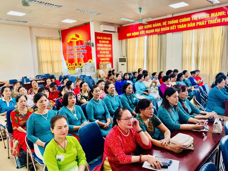 Hội Liên hiệp Phụ nữ Phường Tương Mai đã tổ chức hội nghị Ban Chấp hành mở rộng công bố các quyết định về công tác cán bộ và triển khai phương hướng nhiệm vụ trọng tâm 6 tháng cuối năm 2025.- Ảnh 8.