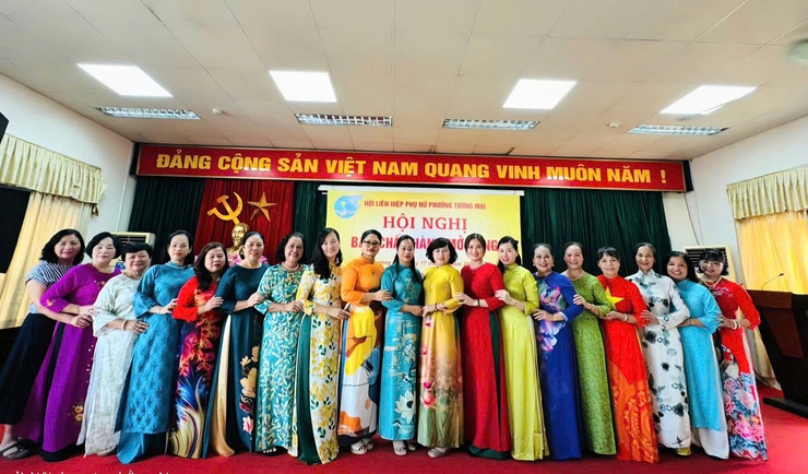 Hội Liên hiệp Phụ nữ Phường Tương Mai đã tổ chức hội nghị Ban Chấp hành mở rộng công bố các quyết định về công tác cán bộ và triển khai phương hướng nhiệm vụ trọng tâm 6 tháng cuối năm 2025.- Ảnh 3.