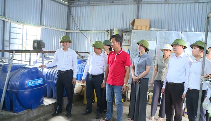 Các đồng chí lãnh đạo xã Phúc Thọ khảo sát thực tế một số mô hình sản xuất nông nghiệp chất lượng cao trên địa bàn- Ảnh 4.
