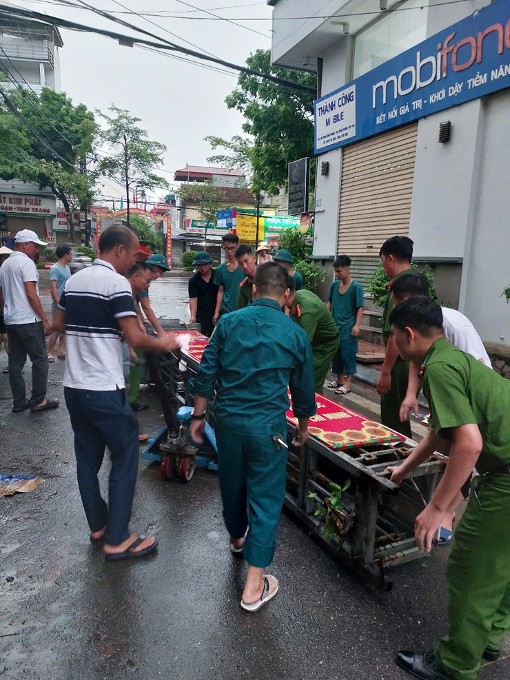 Xã Đan Phượng: khắc phục kịp thời các sự cố do dông lốc- Ảnh 1.