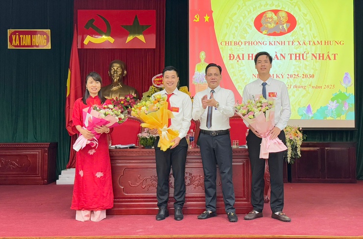 Đại hội Chi bộ Phòng Kinh tế lần thứ Nhất nhiệm kỳ 2025-2030: Chủ động, quyết liệt, sát thực tiễn- Ảnh 9.