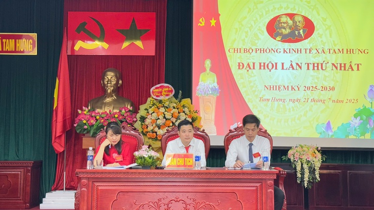 Đại hội Chi bộ Phòng Kinh tế lần thứ Nhất nhiệm kỳ 2025-2030: Chủ động, quyết liệt, sát thực tiễn- Ảnh 5.