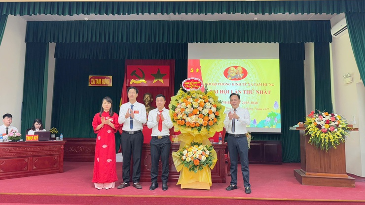 Đại hội Chi bộ Phòng Kinh tế lần thứ Nhất nhiệm kỳ 2025-2030: Chủ động, quyết liệt, sát thực tiễn- Ảnh 1.