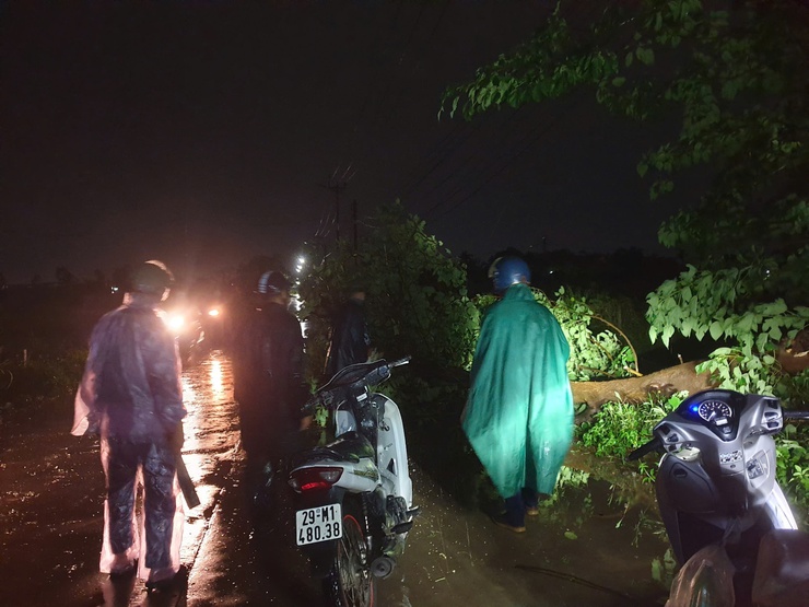 Ban Chỉ huy phòng thủ dân sự xã Nam Phù chủ động ứng phó bão số 3 – WIPHA- Ảnh 2.