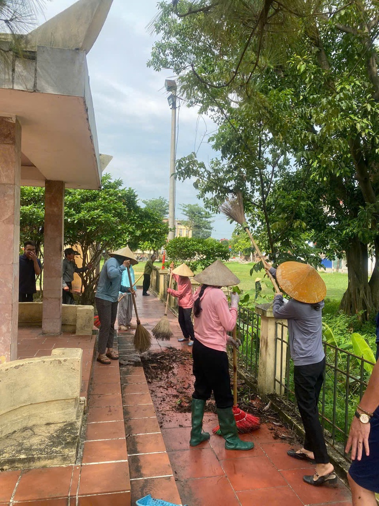 MTTQ, CÁC ĐOÀN THỂ  VÀ NHÂN DÂN XÃ SÓC SƠN RA QUÂN LÀM ĐẸP NGHĨA TRANG LIỆT SĨ
- Ảnh 3.