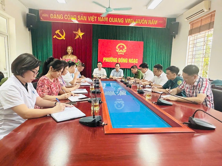 Lãnh đạo Đảng uỷ, UBND phường Đông Ngạc kiểm tra công tác phòng, chống bão số 3- Ảnh 1.
