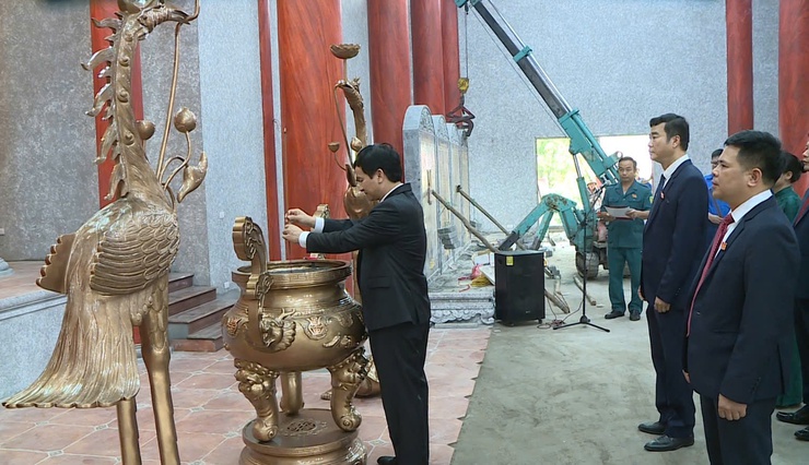 Đảng uỷ-HĐND-UBND-UBMTTQ xã Phúc Thọ dâng hương, viếng Nghĩa trang Liệt sỹ trước thềm Đại hội Đảng bộ xã lần thứ I, nhiệm kỳ 2025-2030- Ảnh 3.