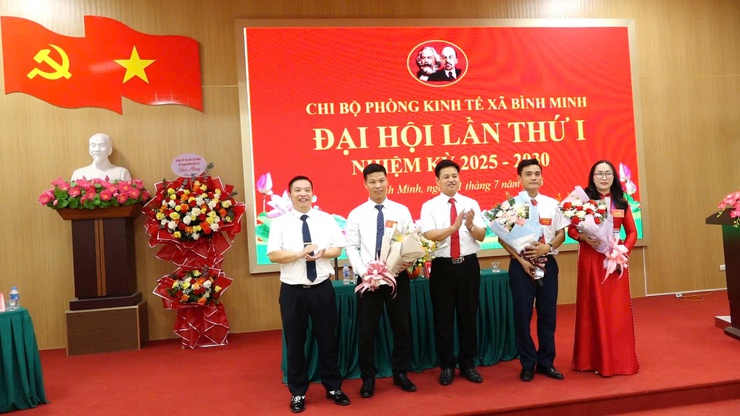 Chi bộ Phòng Kinh tế xã Bình Minh tổ chức Đại hội lần thứ nhất, nhiệm kỳ 2025-2030- Ảnh 4.