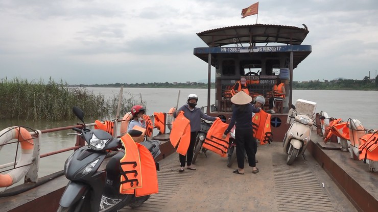 Chủ tịch UBND xã Minh Châu kiểm tra công tác phòng, chống bão số 3 tại bến đò ngang và các điểm trọng yếu trên địa bàn xã- Ảnh 2.