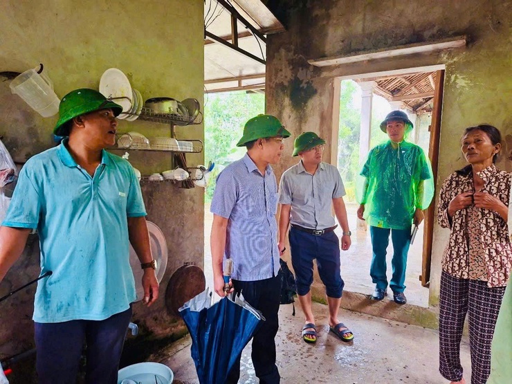 UBND XÃ YÊN BÀI TỔ CHỨC KIỂM TRA CÁC ĐIỂM CÓ NGUY CƠ SẠT LỞ VÀ TẮC NGHẼN DÒNG CHẢY- Ảnh 2.