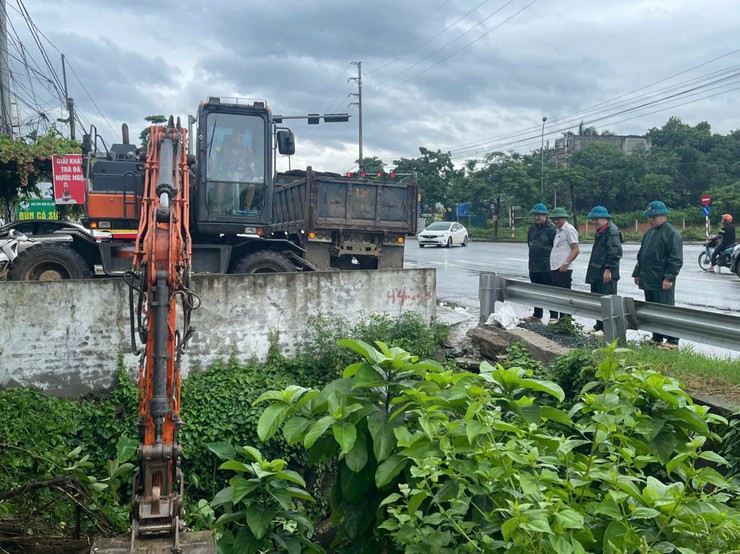 Hòa Lạc khẩn trương kiểm tra, gia cố công trình xây dựng bảo đảm an toàn cho người dân, nhà ở và các công trình xây dựng - Ảnh 3.