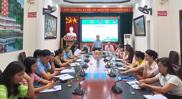 Ngân hàng CSXH Sơn Tây ký hợp đồng ủy thác vay vốn với các tổ chức chính trị - xã hội trên địa bàn phường- Ảnh 1.